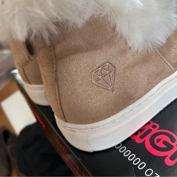 Rock & Candy by Zigi tan chukka boot in size 7 US. - Picture 2 of 8